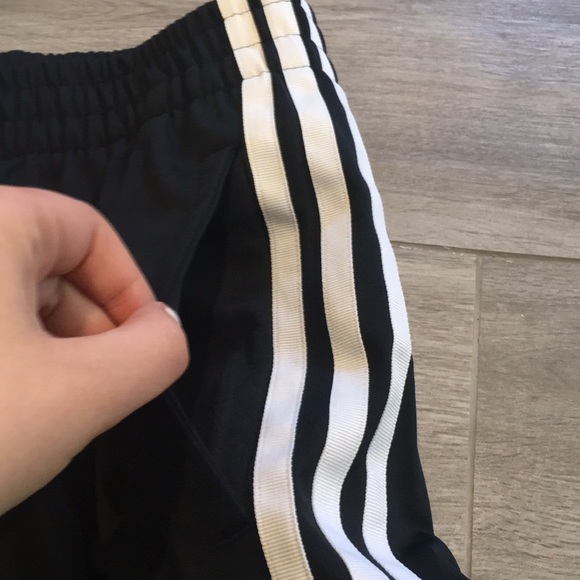 LAST CHANCE!!! Adidas Originals Women's Shorts - Picture 3 of 6